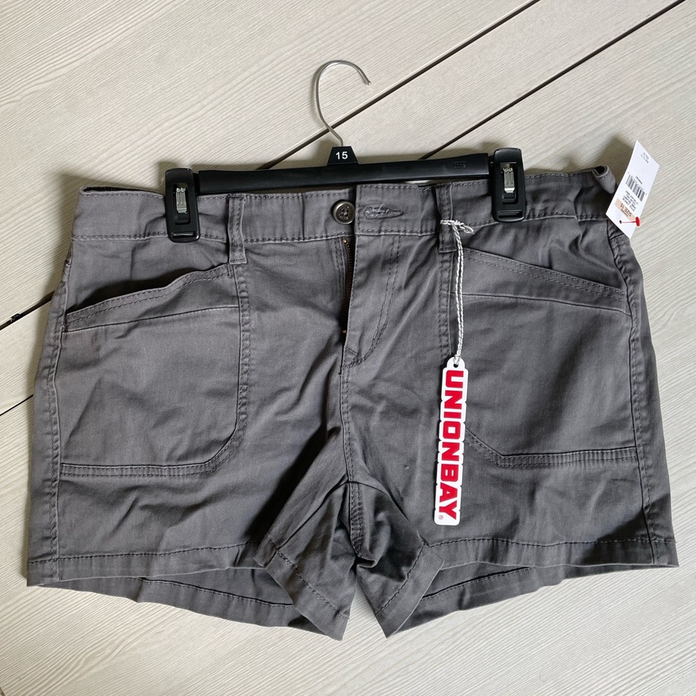 Unionbay grey and white shorts, juniors size 15